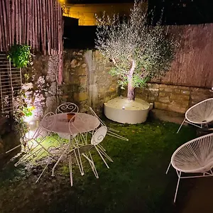  Apartment Ty Laumann Petite Maison Jardin Sur Le Port De Avec Parking Souterrain